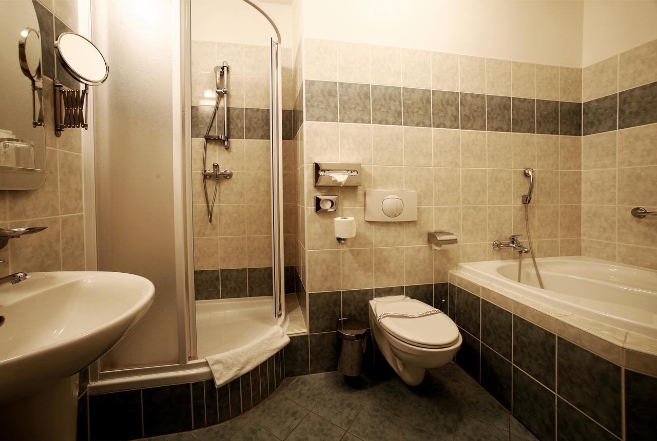Готель Hotel Central 4*