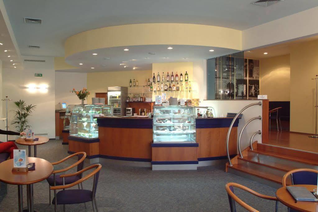Готель Hotel Central