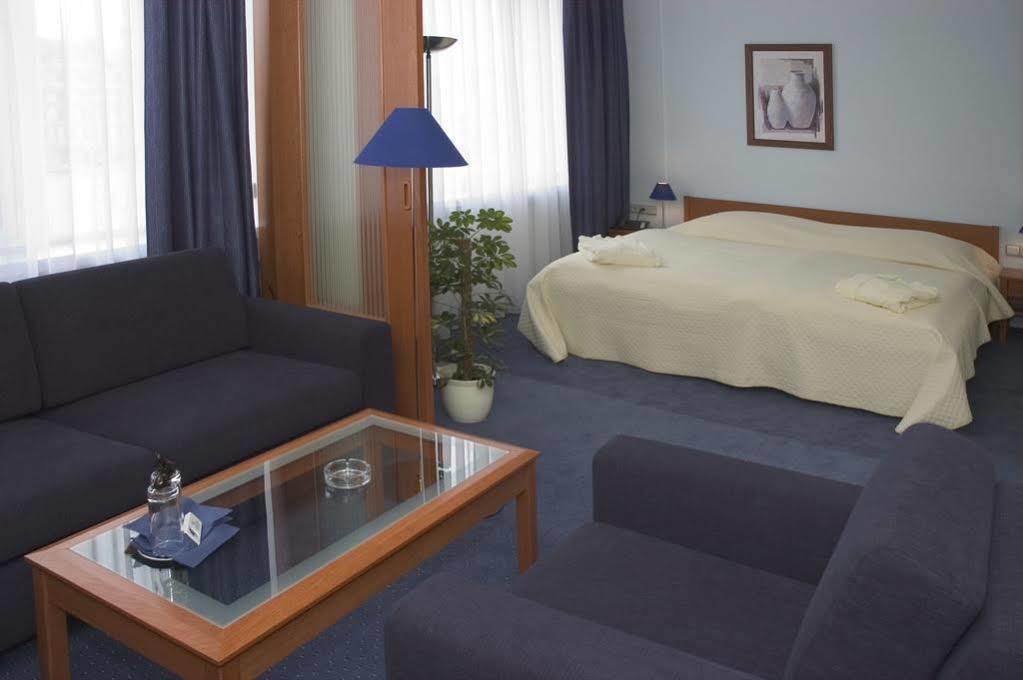 Готель Hotel Central 4*